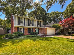 30060 Spring River Dr, Southfield, MI 48076
