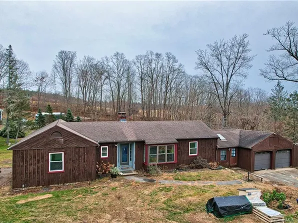 84 Manchester Heights, Winchester, CT 06098