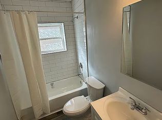 37 Cumnor Rd APT 2, Westmont, IL 60559