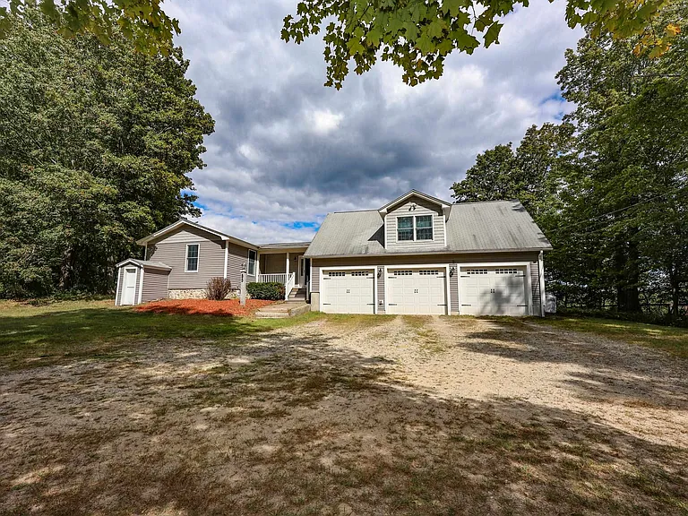 55 Holbrook Hill Rd — Photo 2