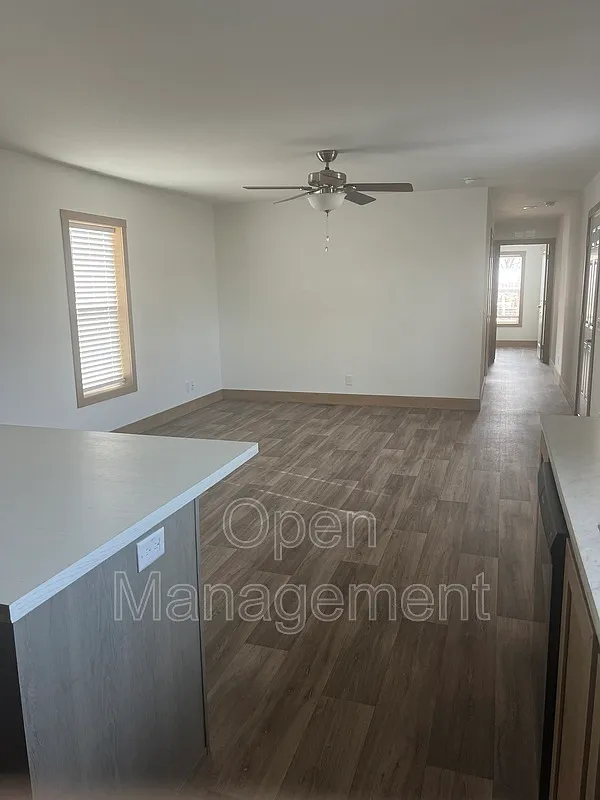 3 bed, 2.0 bath, 1216 sqft, $1,329 — Photo 3