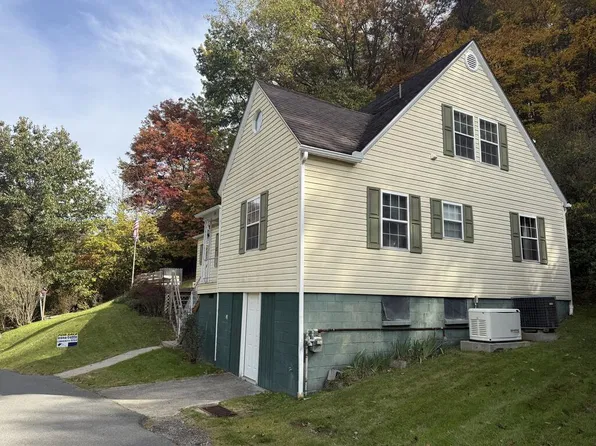 25 Spruce Ave, Pineville, WV 24874