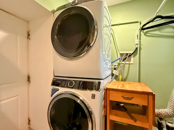 8 Carroll Place image 25 of 27