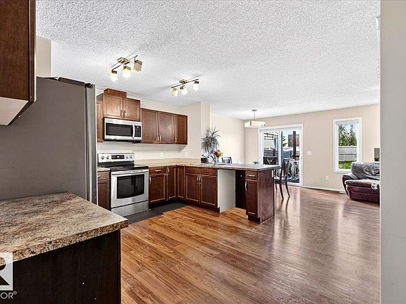 3rd image of 1529 26th Ave NW