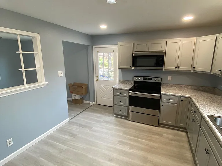 3189 Vogel Rd — Photo 7