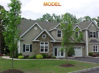 809 Macintosh Way, Matamoras, PA 18336