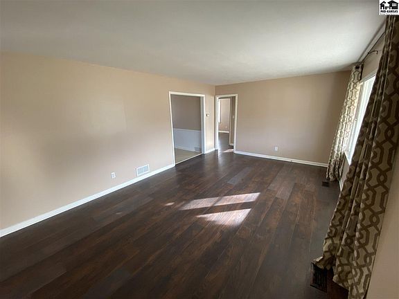 4th image of 2710 N Waldron St