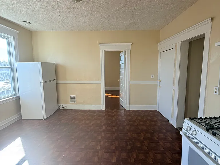 52 Dickerman St #3B — Photo 2
