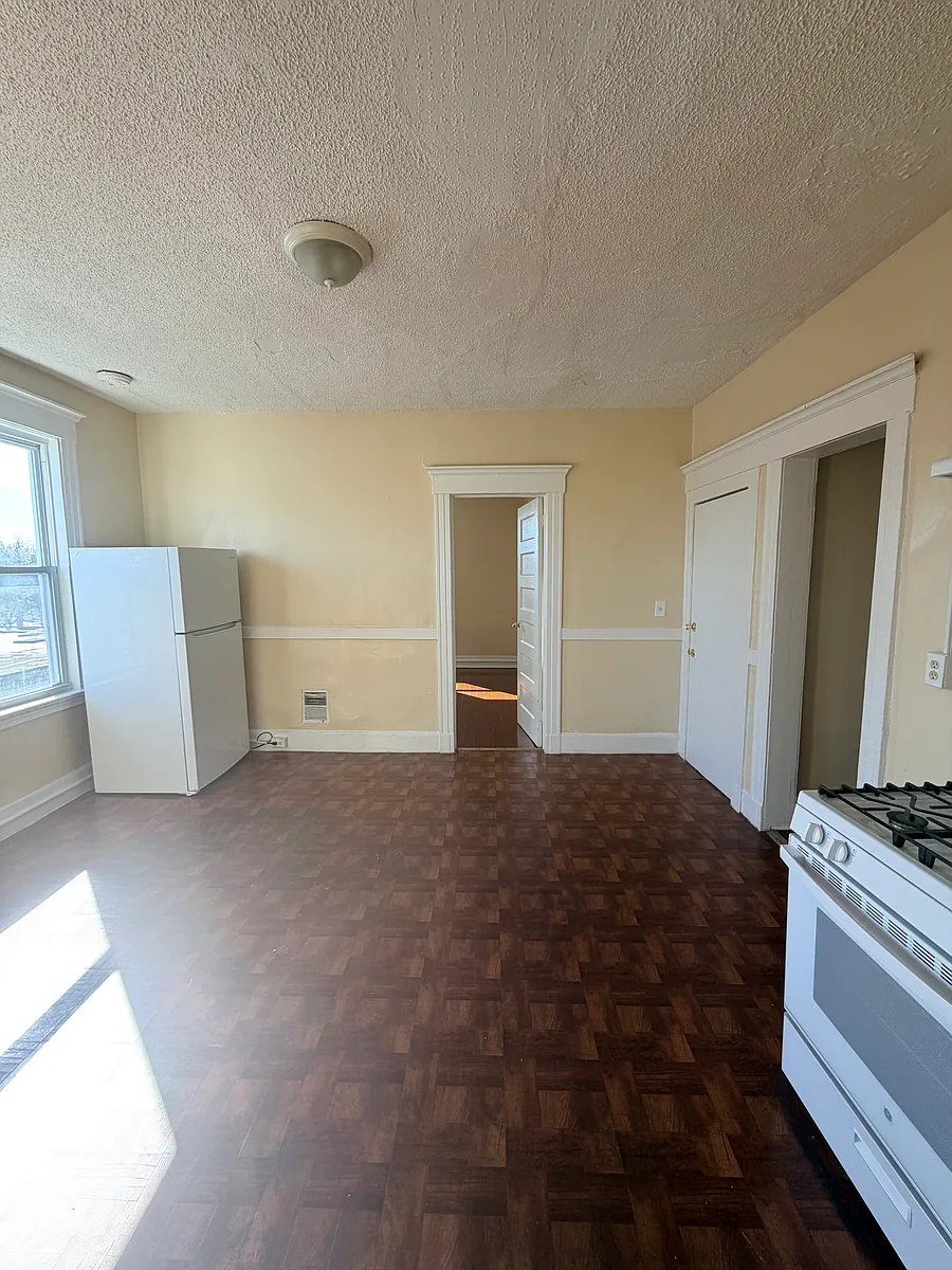 Building Photo - 52 Dickerman St #3B