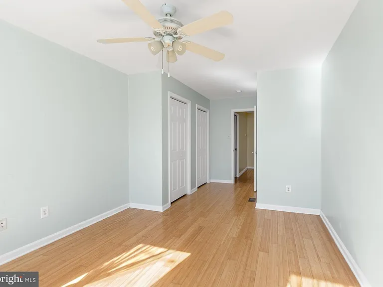 2476 Emerald St — Photo 25