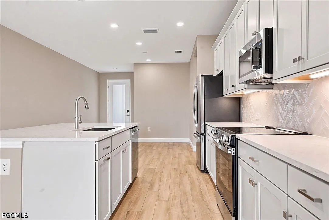 3 bed, 2.5 bath, 1790 sqft, $2,600 — Photo 3