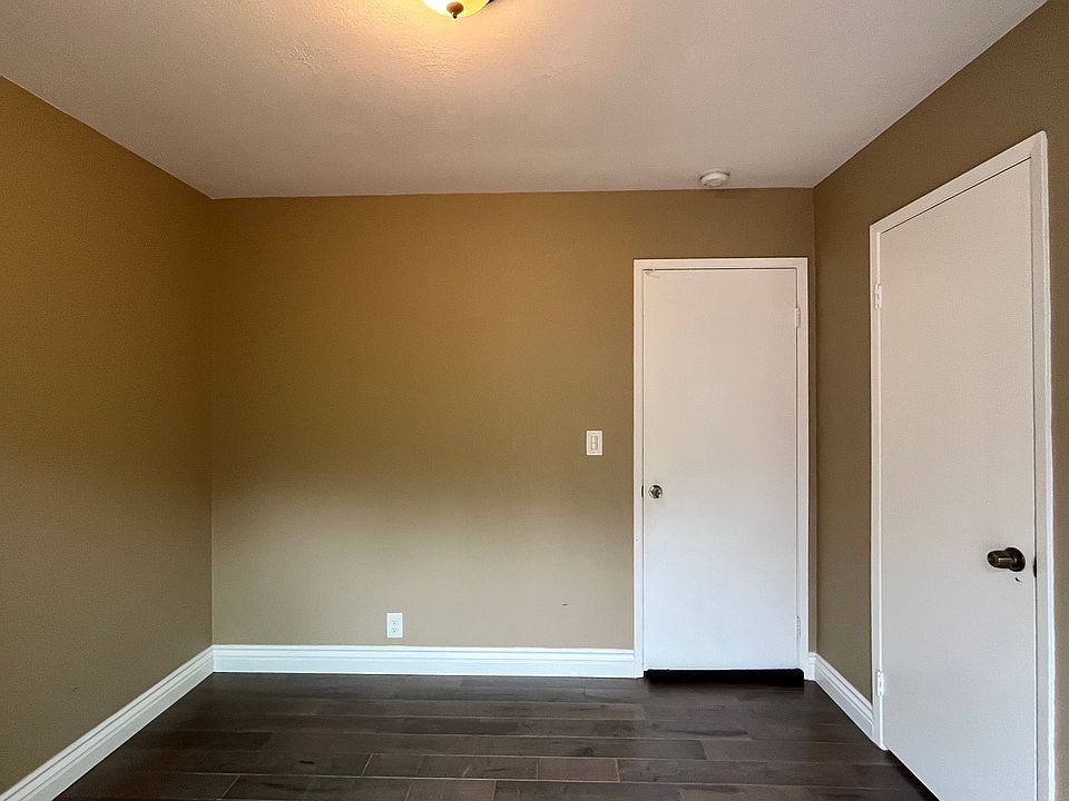 2nd image of 4825 Los Arboles Pl