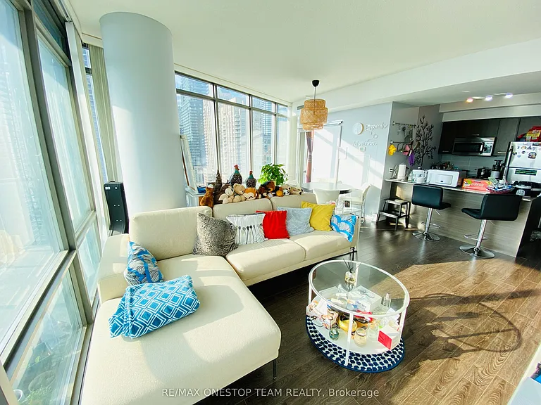 832 Bay St #1603 — Photo 4