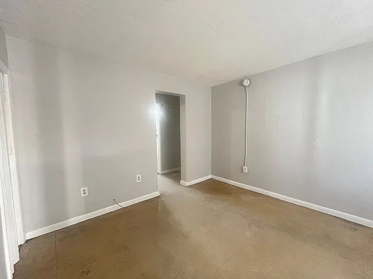 1210 NW 2nd Ave — Photo 3