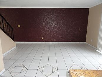 2nd image of 2916 E Clarendon Ave