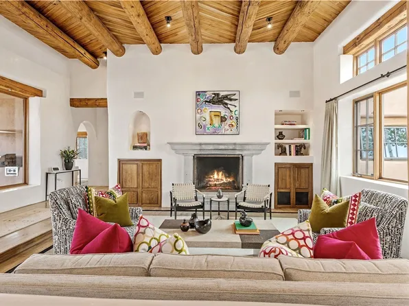 22 Rising Moon, Santa Fe, NM 87506