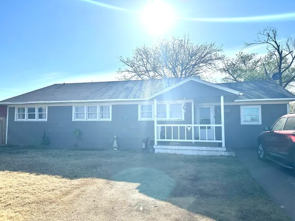 1305 Smythe St, Plainview, TX 79072