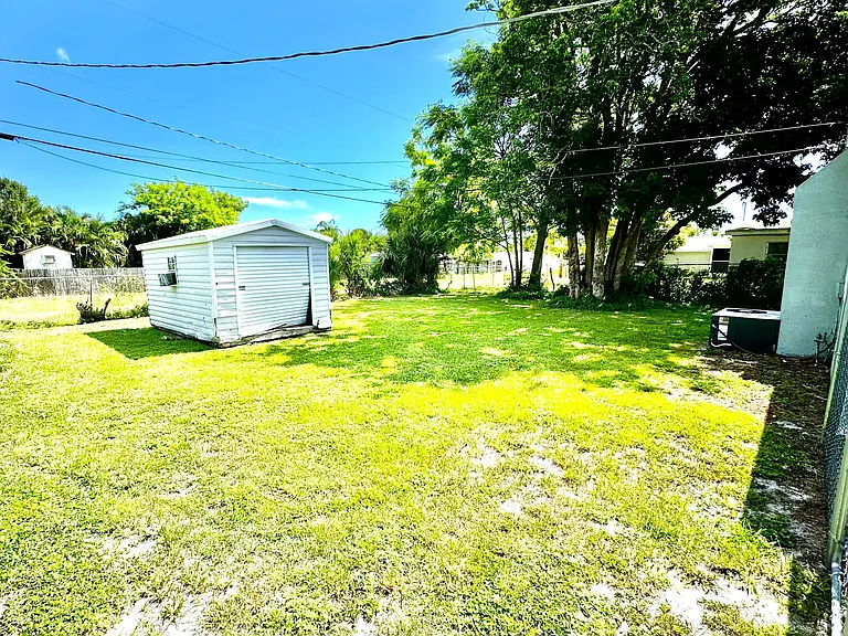 230 Crown Blvd — Photo 16
