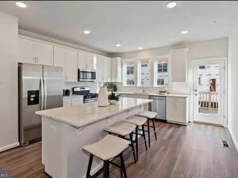 3328 Cormorant Dr — Photo 4