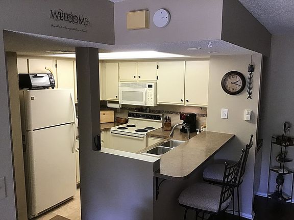 2nd image of 19505 Quesada Ave #L