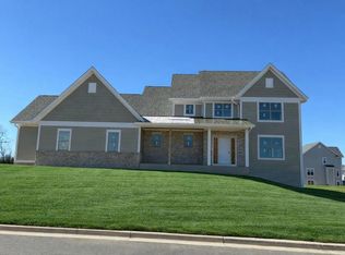 W192N5437 Red Crown LANE, Menomonee Falls, WI