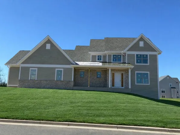 W192N5437 Red Crown LANE, Menomonee Falls, WI 53051