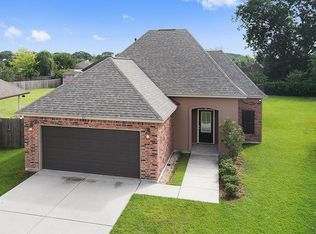 211 Still Waters Rd, Broussard, LA 70518