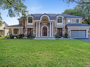 30 Westwoods Rd, Great Neck, NY 11020