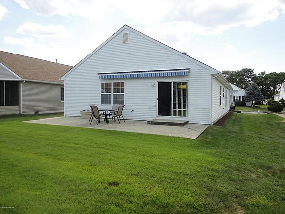 5th image of 22 Sheffield Dr