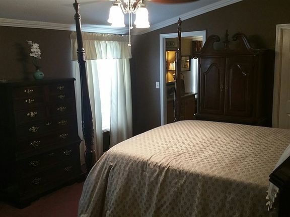 4th image of 5 Lois Ln