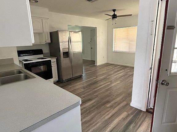 3rd image of 805 Camellia Dr #805