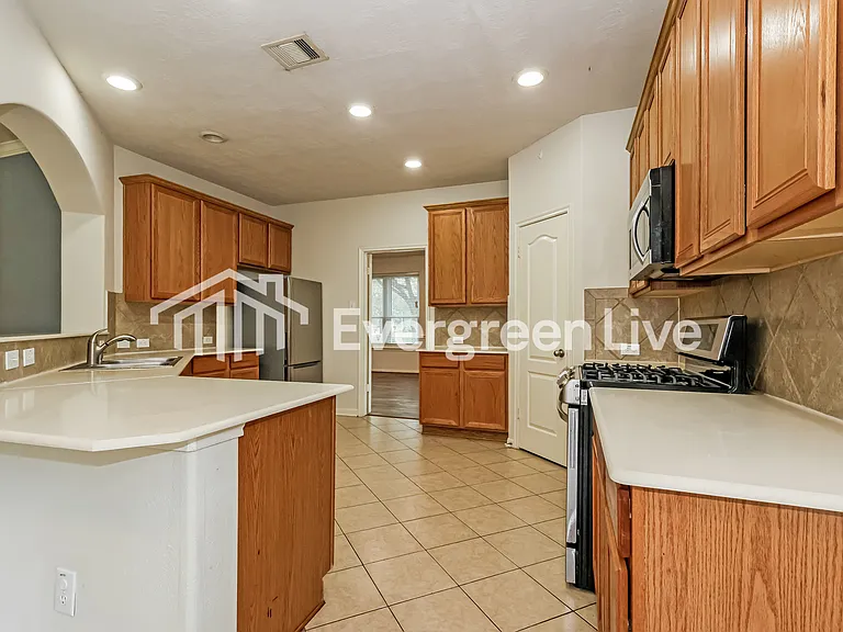 17311 Scotts Bluff Ct — Photo 5