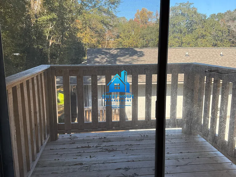 Ridge Pointe Apartments — Photo 10
