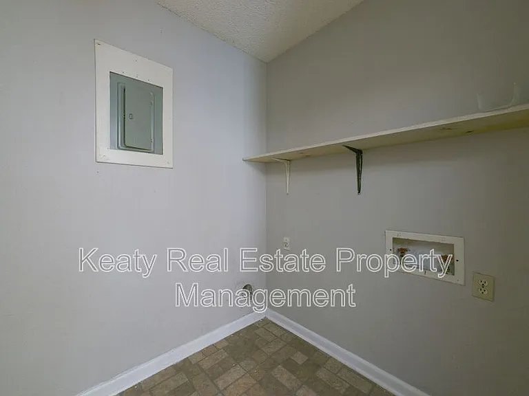 513 Fox Run Ave #1 — Photo 22