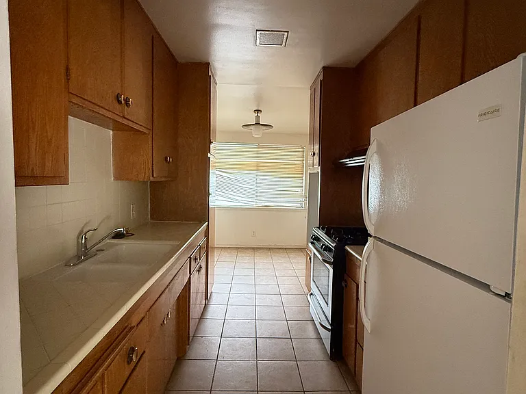 7231 Franklin Ave #2 — Photo 16