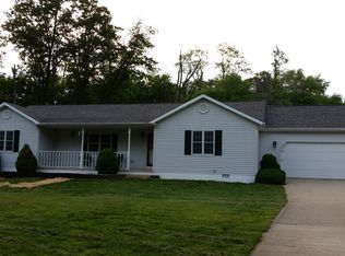 15524 E Country Meadows Rd, Mount Vernon, IL 62864