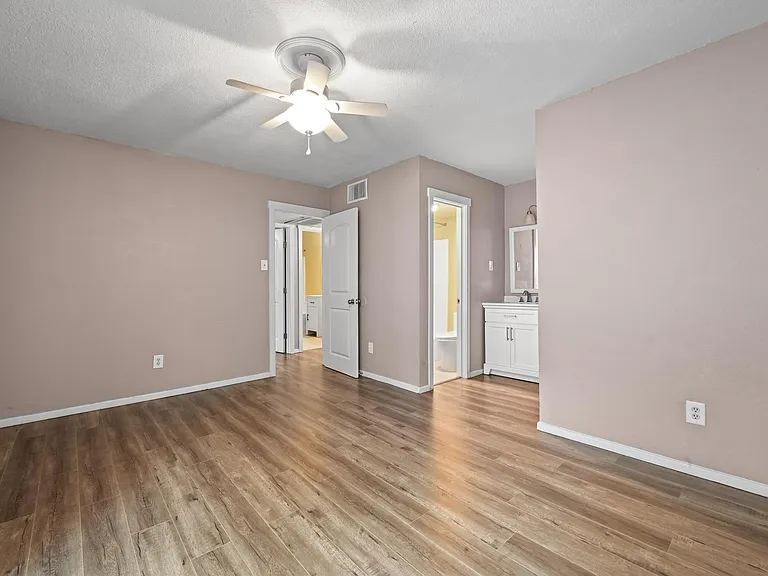 2124 Burton Dr #204 — Photo 14