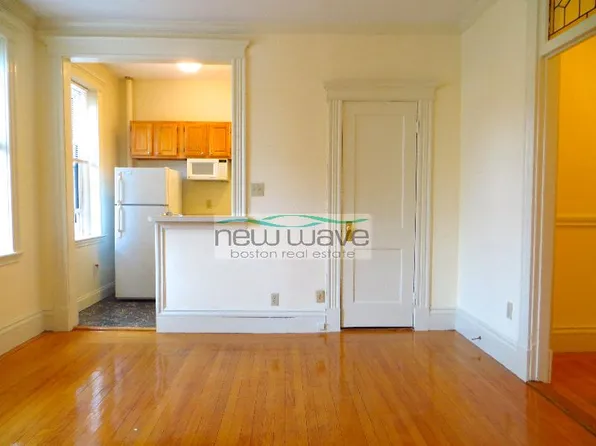 104 Queensberry St, Boston, MA