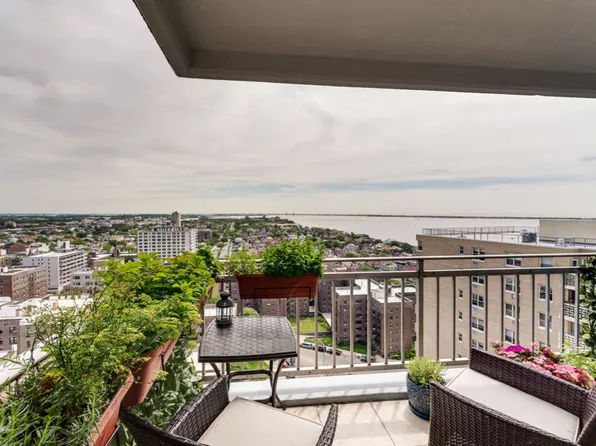 35 Seacoast Terrace image 1 of 17