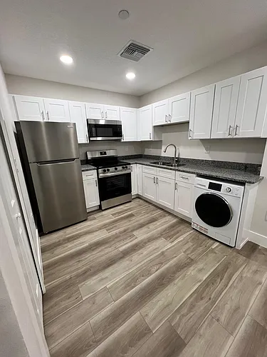 475 Umatilla Blvd #3 Photo 1