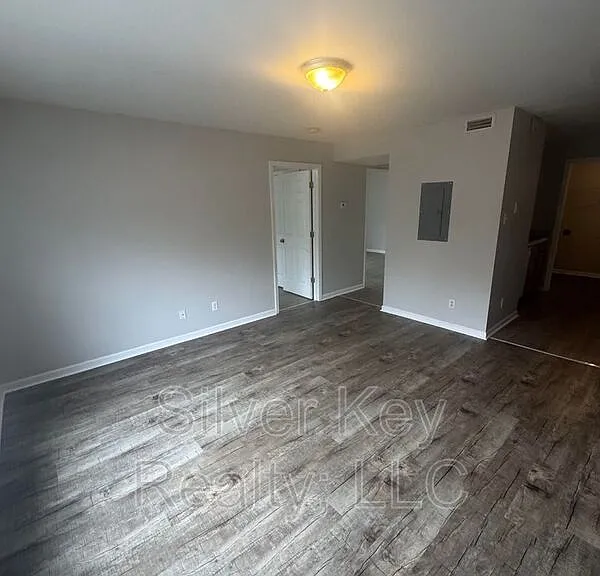 220 Willow Creek Dr #8 — Photo 3