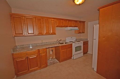 2nd image of 854 Belleville Ave APT 4