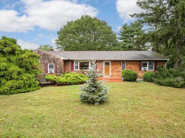447 Lincoln Avenue, Sayville, NY 11782