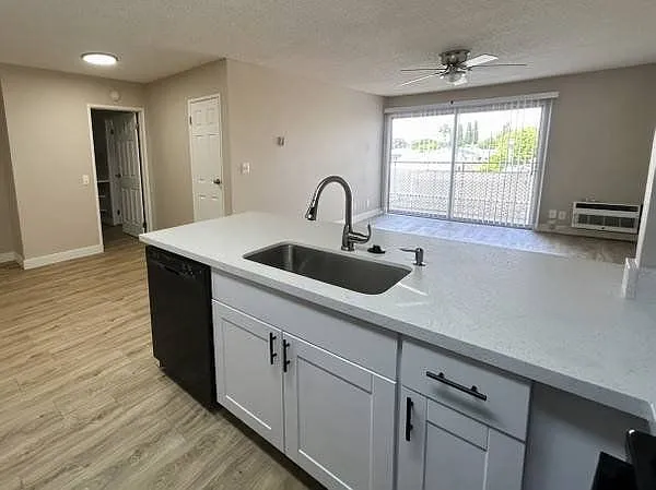 1002 N Mollison Ave #H11 — Photo 7