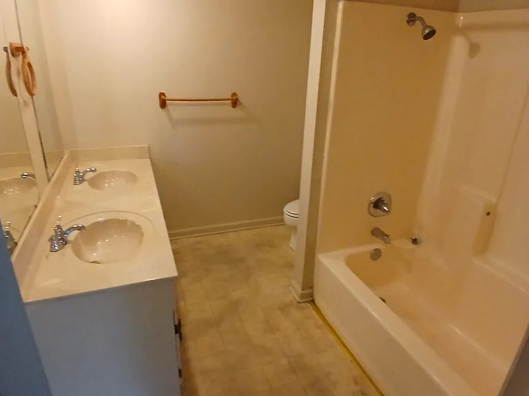 122 Stephens Ln #122 — Photo 4