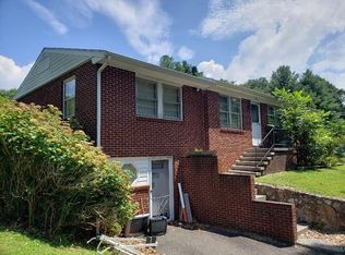 543 Random Rd, Hillsville, VA 24343