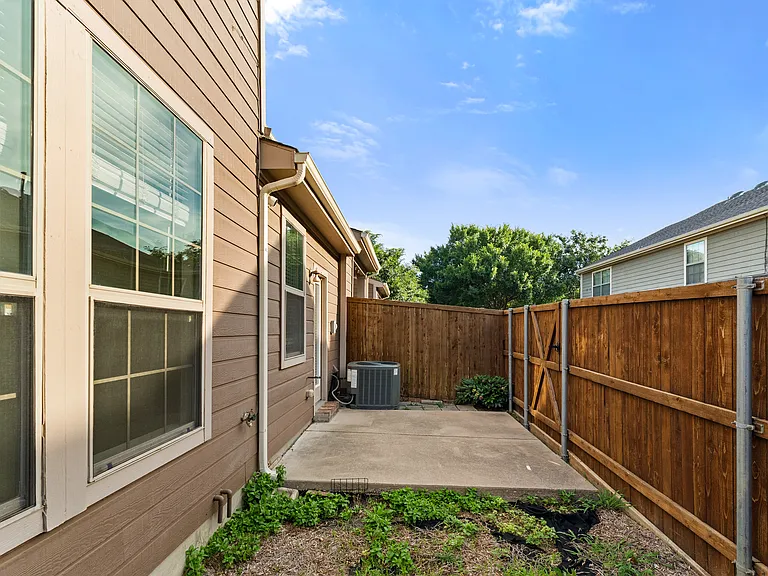 7904 Hannah St — Photo 31