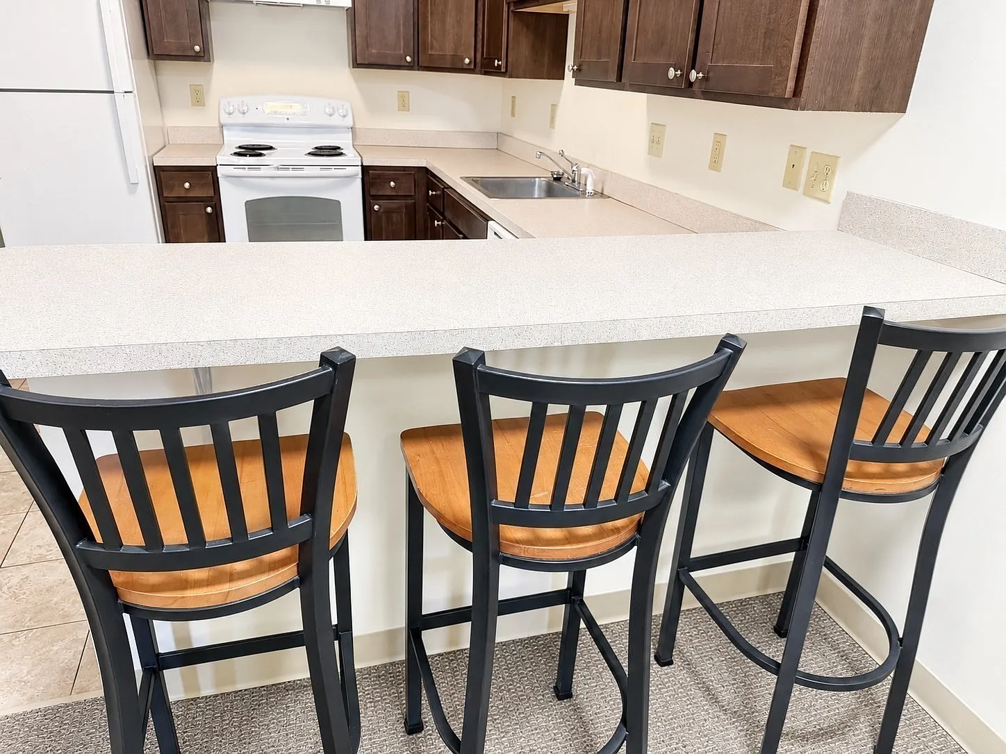 3 bed, 2.0 bath, 1200 sqft, $1,800 — Photo 2