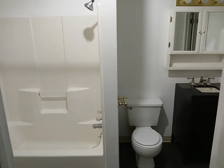 422 Main St #9 — Photo 5