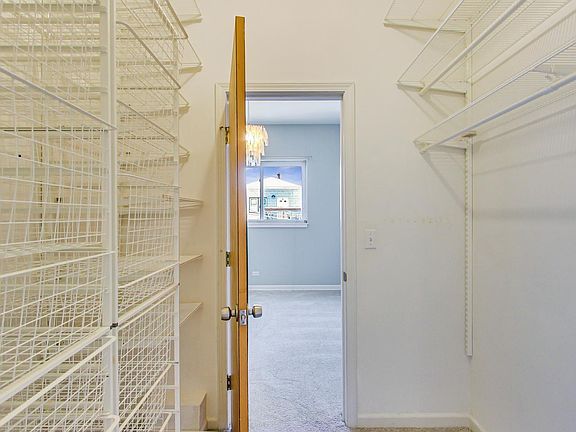 5th image of 1266 N Wood St Unit 2B